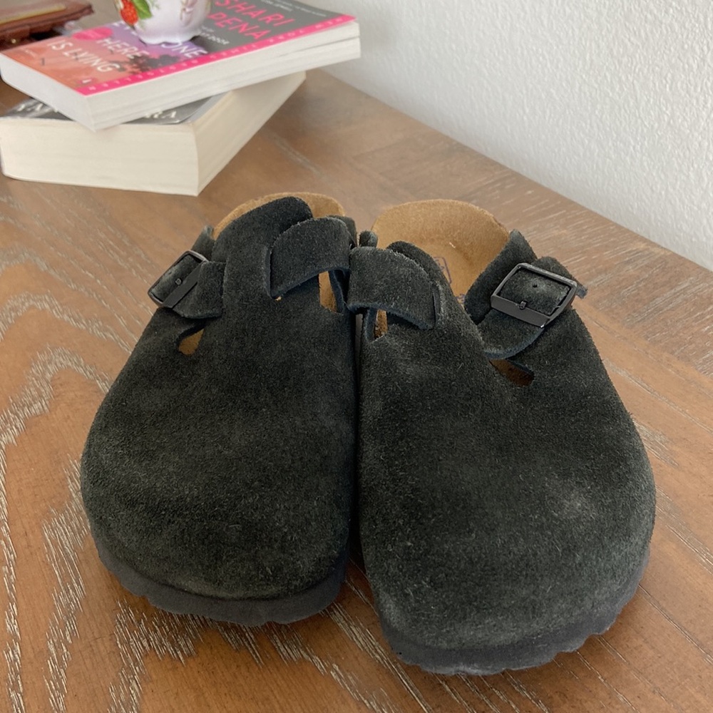 Birkenstock clog 37 / US WOMENS 6. Dark brown